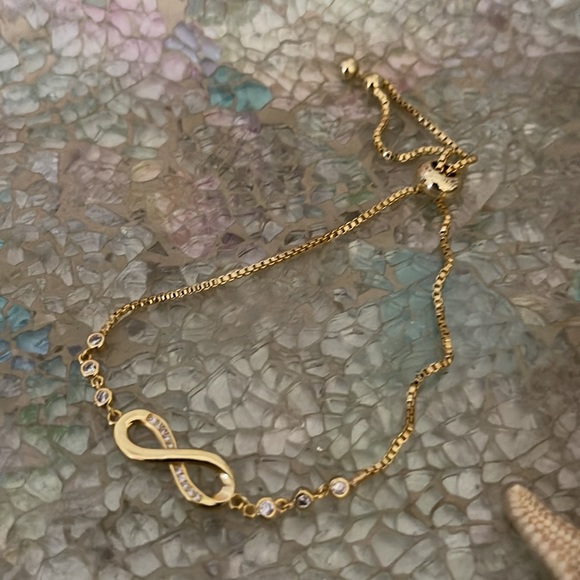 Gold Infinity bracelet with CZ sparkly stones NWOT Toggle adjustable - Picture 8 of 8